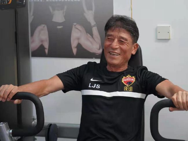 北京时间12月20日04:00，联赛杯1/4决赛，切尔西坐镇主场斯坦福桥球场迎战纽卡斯尔联的比赛，上半场巴迪亚西勒失误威尔逊单刀破门，恩佐伤退，半场结束，切尔西0-1纽卡。